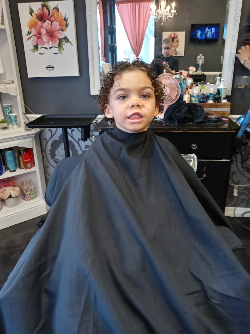 Ciao Bella salon at work